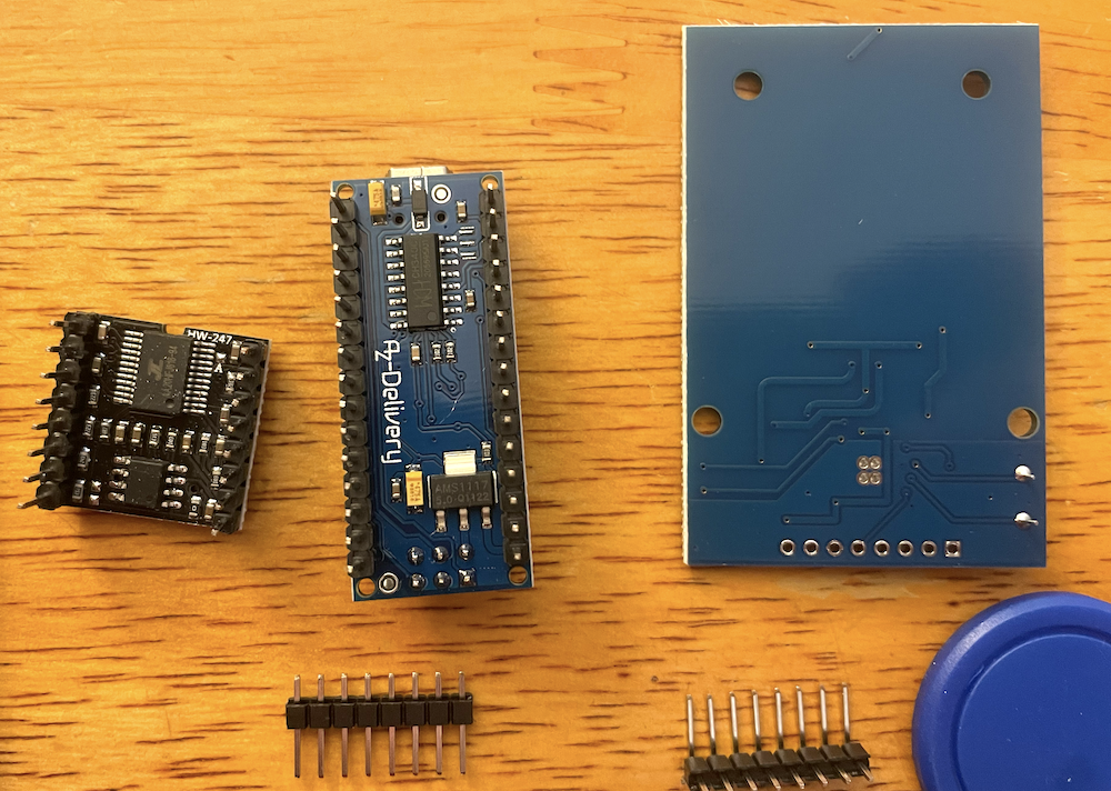 Photo of TonUINO kit components, upside down.